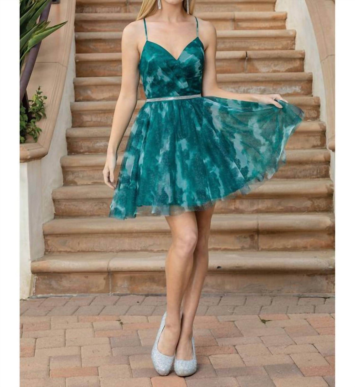 Dancing Queen - Strap Sleeves V-neck Homecoming Dress - Rack Hunt