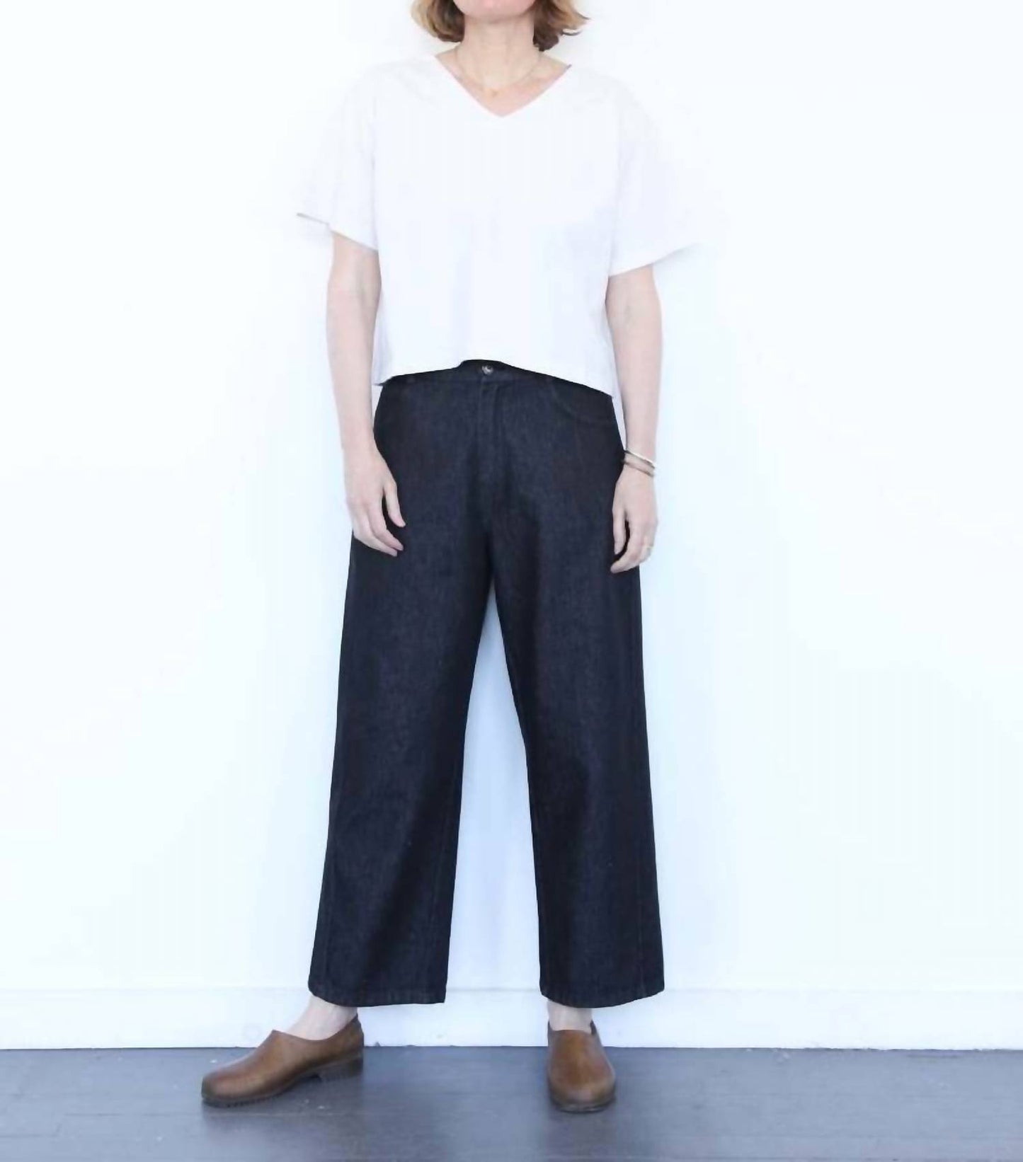 V-neck Short Sleeve Crop Tee