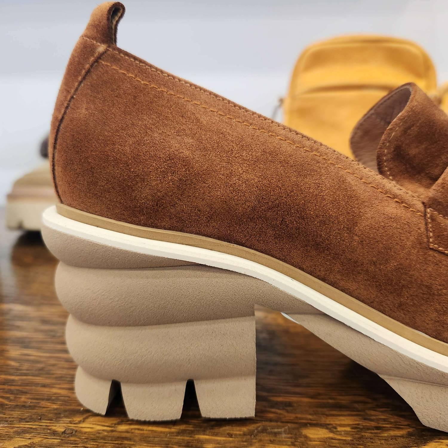 Ezzio - Women's Suede Heeled Loafer - Rack Hunt