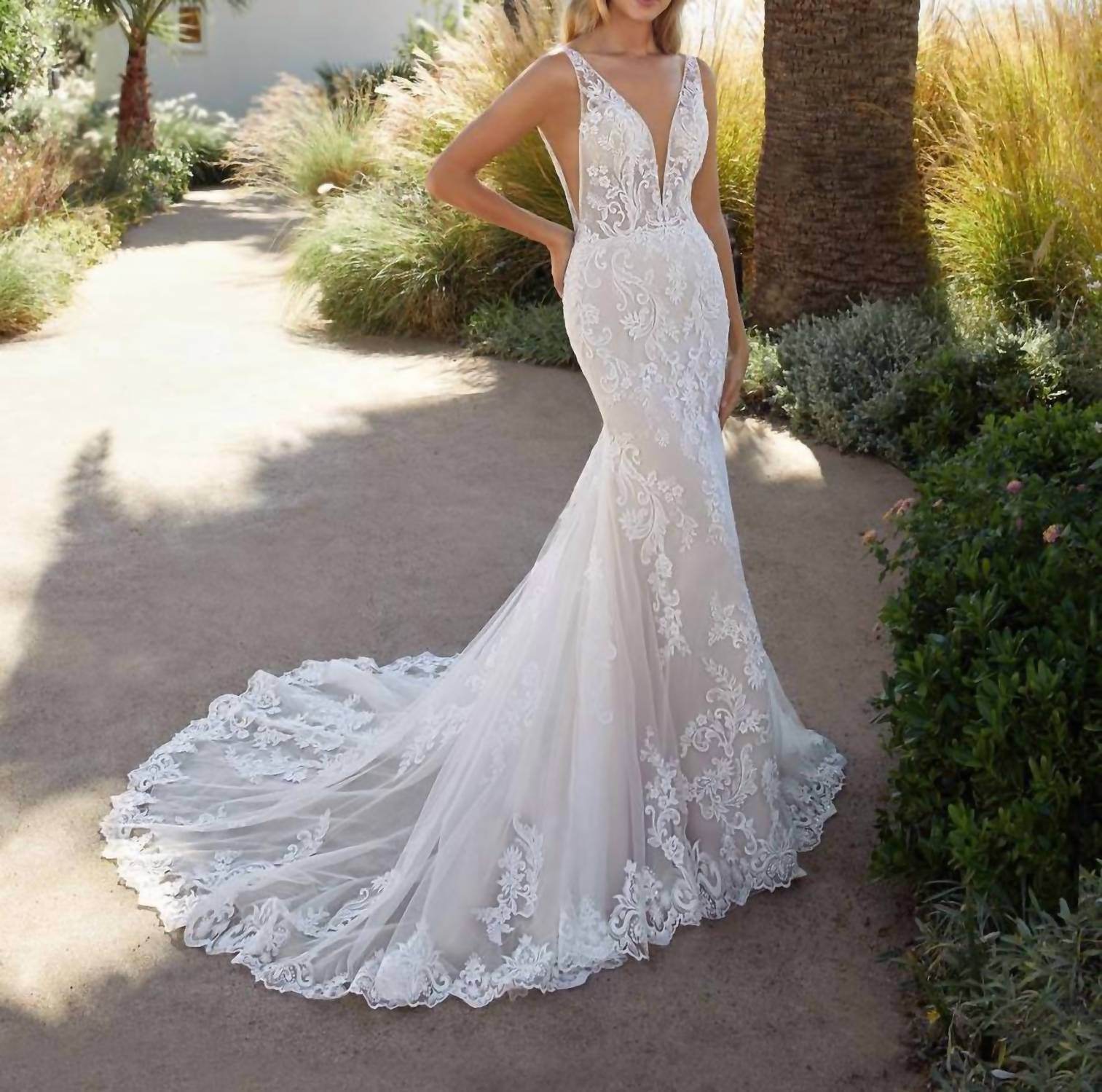 Cosmobella - Opulent Lace Fitted Gown - Rack Hunt -