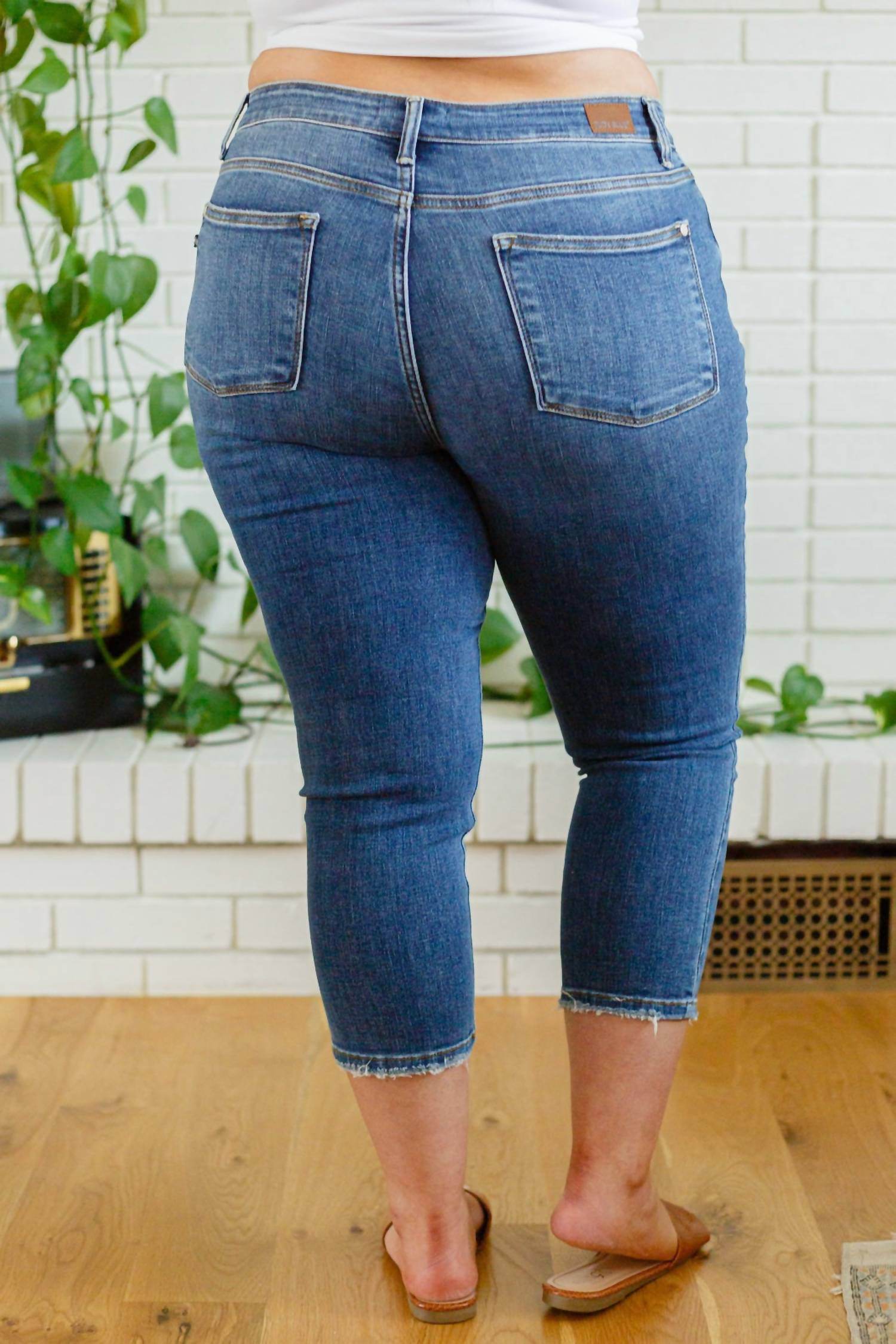 Ave Shops - Paxton Mid Rise Capris - Rack Hunt -