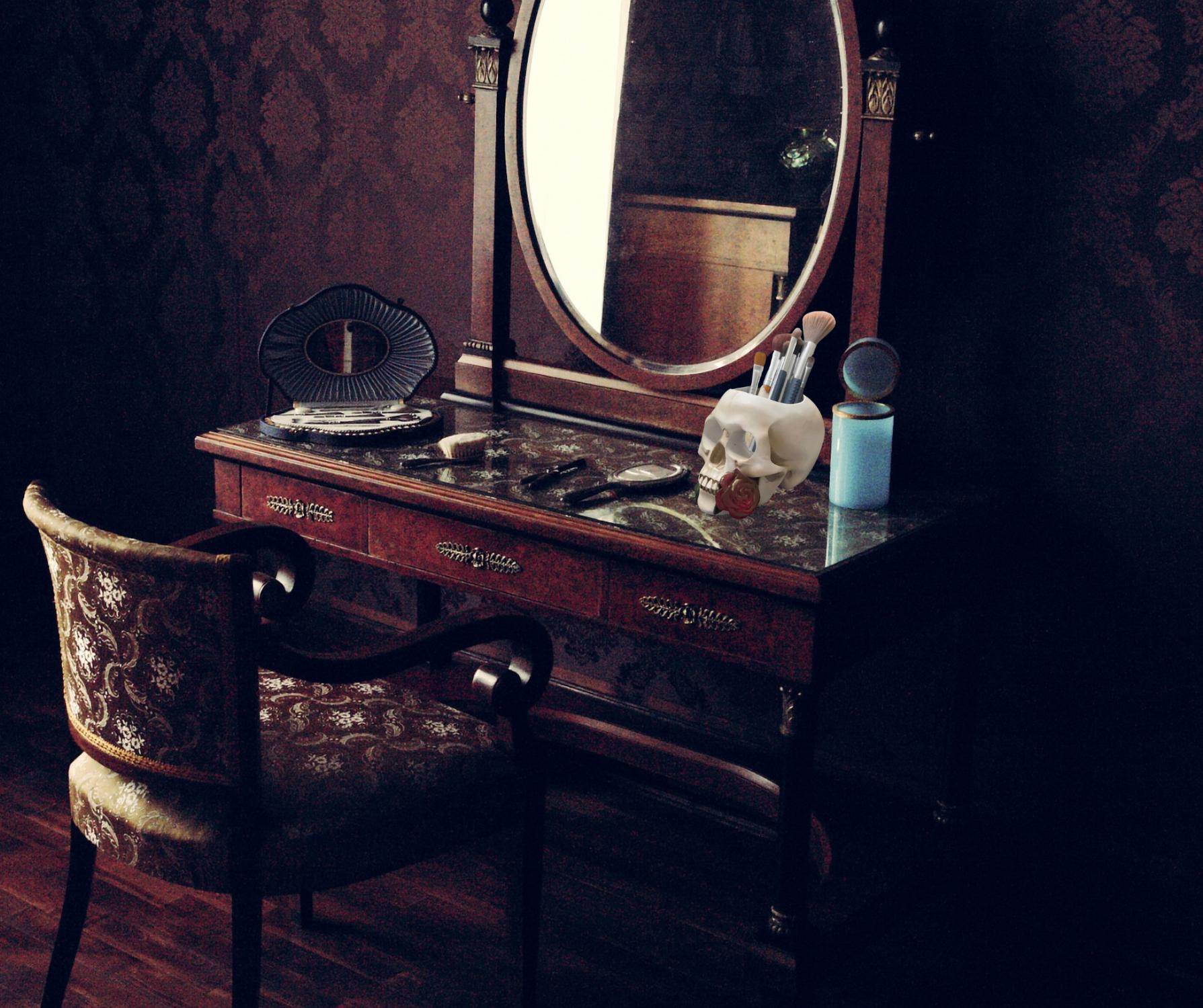 Tennessee & Co. - Resin Skull with Rose Organizer/Planter - Rack Hunt -