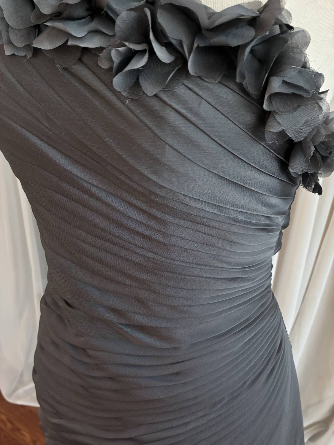 One-shoulder neckline Formal Gown