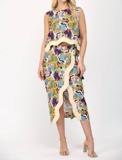 Wave Color Contrast Sleeveless Top