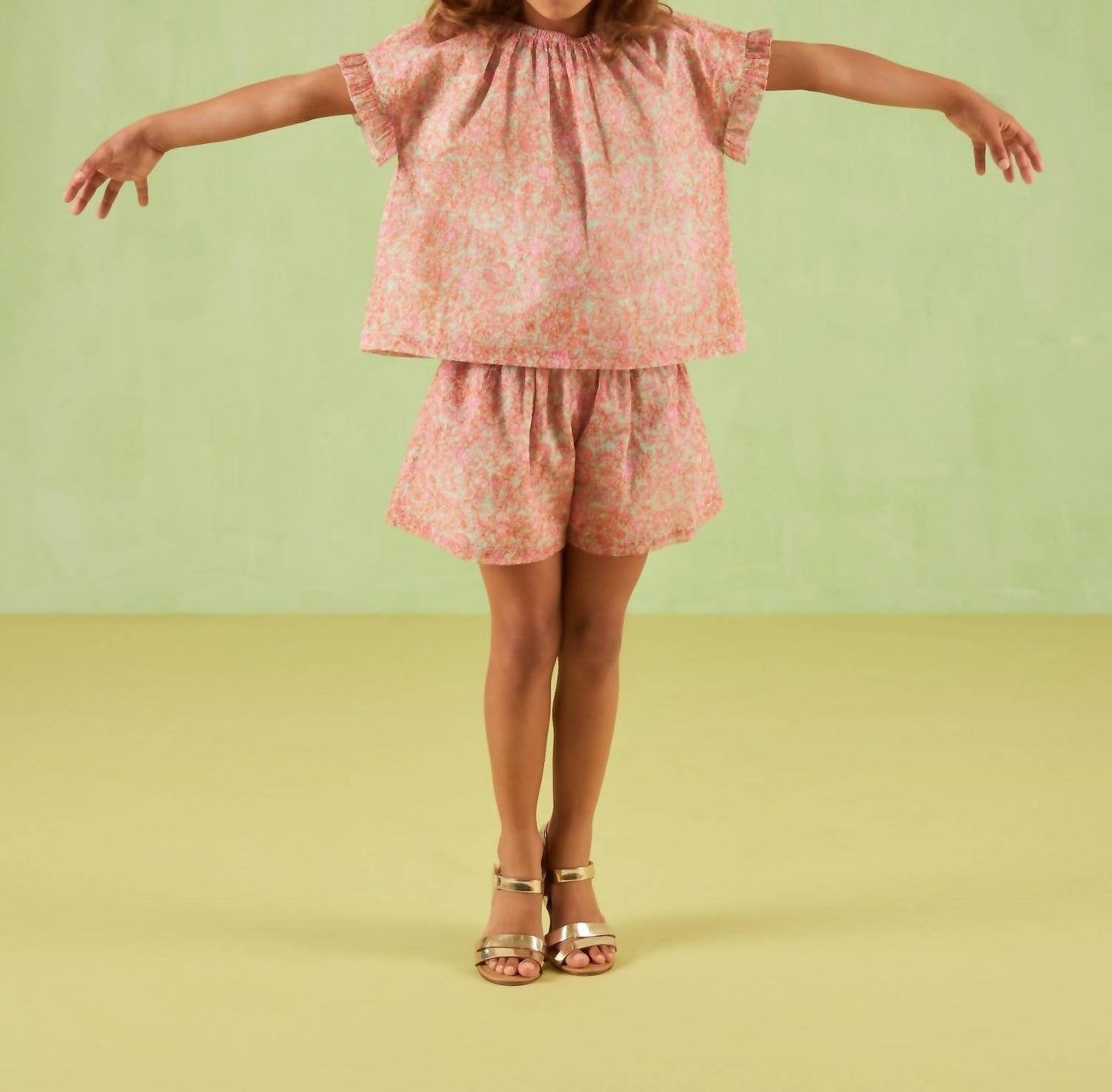 Bazar Ruffle Short Sleeve Blouse