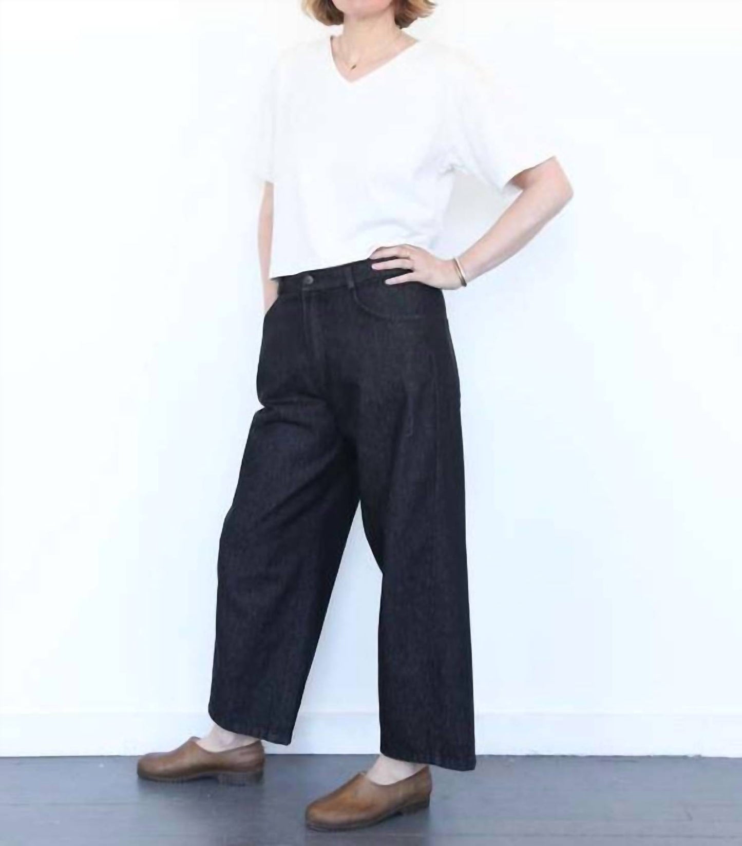 V-neck Short Sleeve Crop Tee
