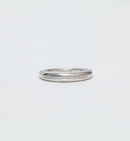 Women's Single Line Pavé Rising Tusk Ring