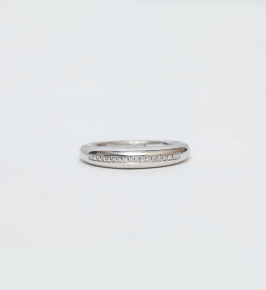 Women's Single Line Pavé Rising Tusk Ring