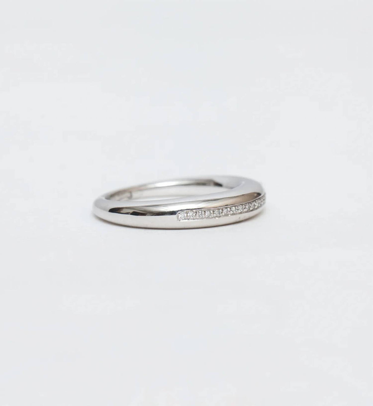Women's Single Line Pavé Rising Tusk Ring