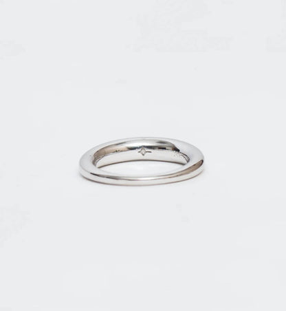 Women's Single Line Pavé Rising Tusk Ring
