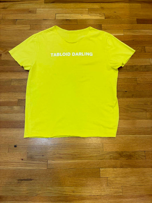 WOMEN'S CUSTOM CUT TABLOID DARLING TEE