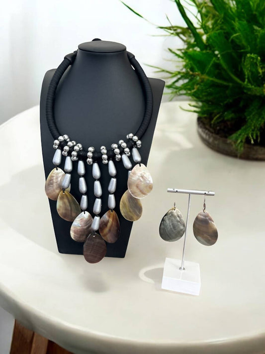 Women's Rita Shell Statement Necklace