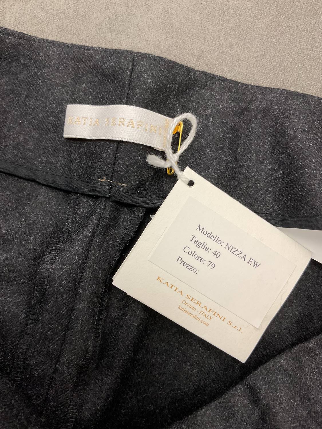 CHARCOAL FLAT FRONT SIDE ZIP WOOL PANT