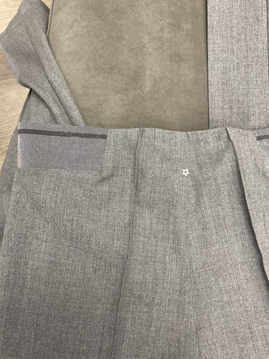 LIGHT GREY TAPERED WOOL PANT