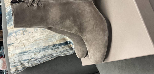 CHOCOLATE ANKLE BOOTIE