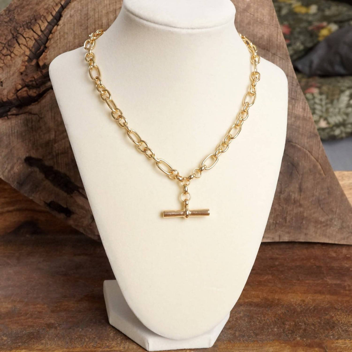 Women's Toggle Bar Pendant Necklace