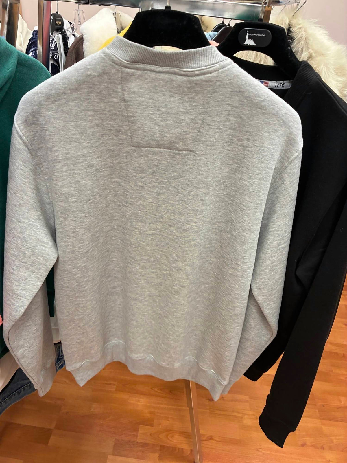 Unisex - Unadorned Sweatshirt