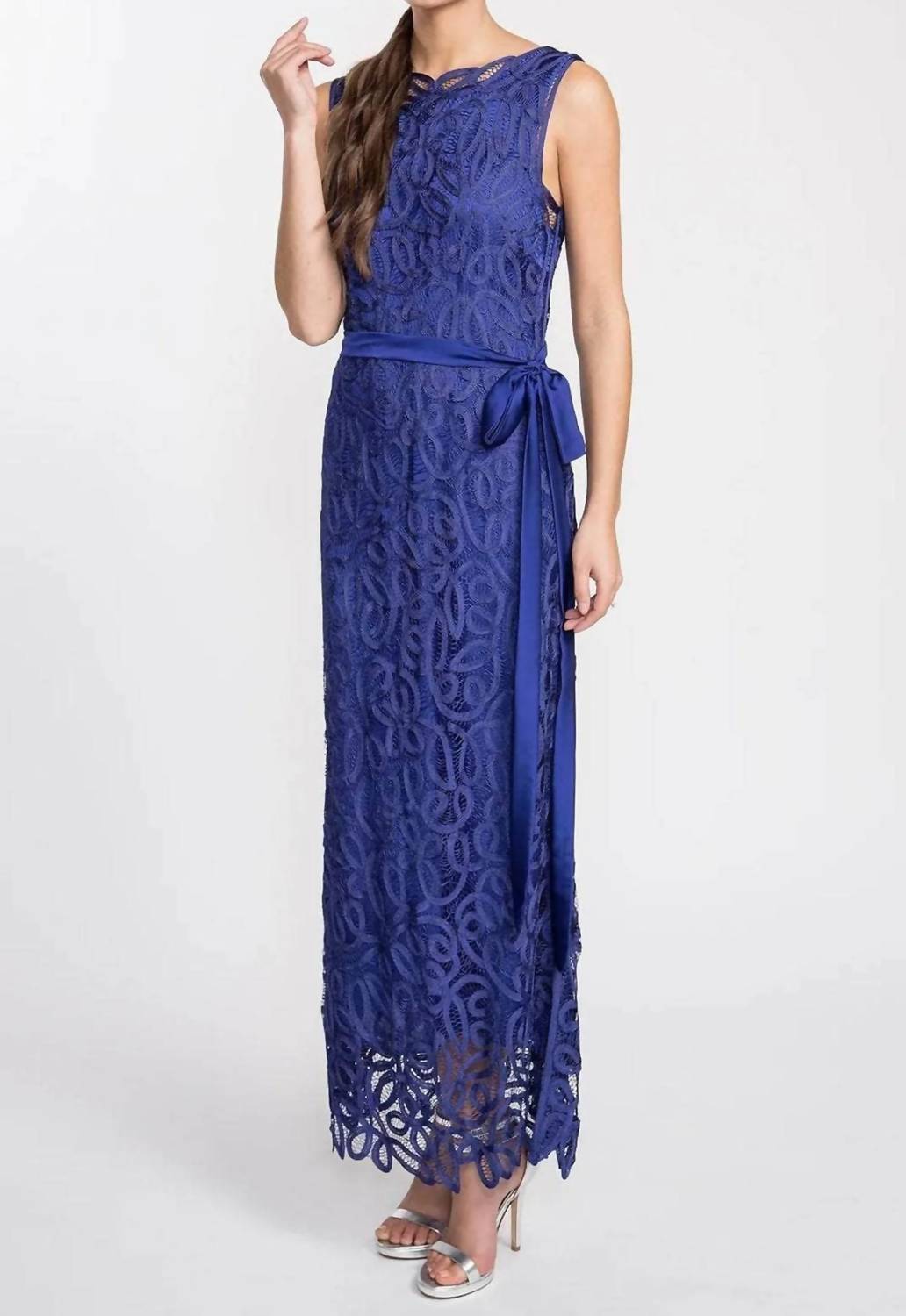 Sleeveless Lace Bateau Neck Long Dress