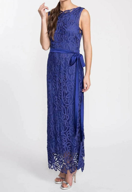 Sleeveless Lace Bateau Neck Long Dress