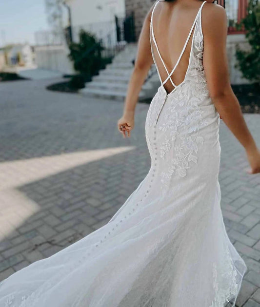 Sleeveless Wedding Gown