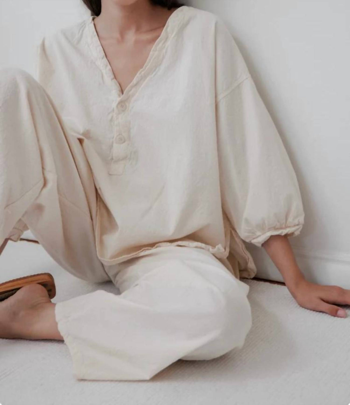 Woven Popover Gentle V-neck Top